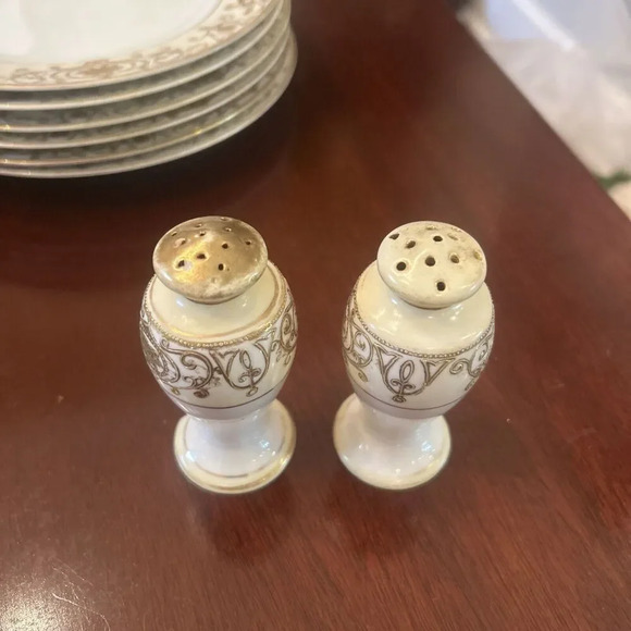Vintage NORITAKE Salt & Pepper Shakers Hand Gilded Gold No.175 Without Stoppers - Picture 2 of 7